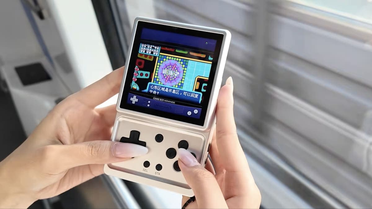 Anbernic's new handheld pivots gaming with its swiveling screen